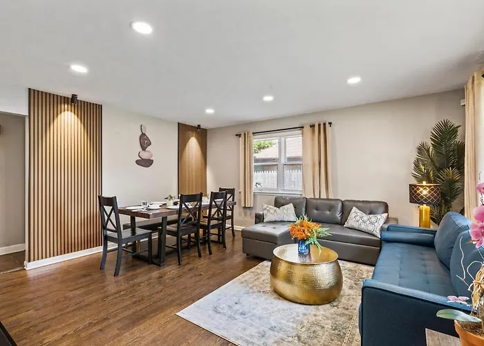 Duplex 1- Naval Base, Six Flags, Greg Petry Sportspark - Sleep 10