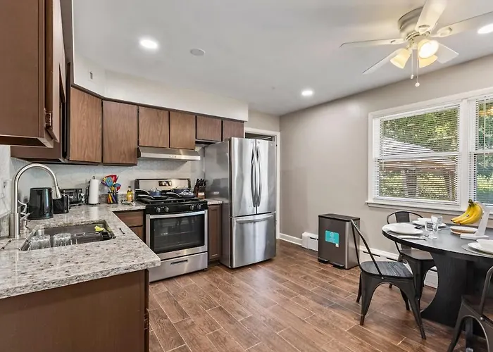Ferienhaus Duplex 1- Naval Base, Six Flags, Greg Petry Sportspark - Sleep 10 Waukegan