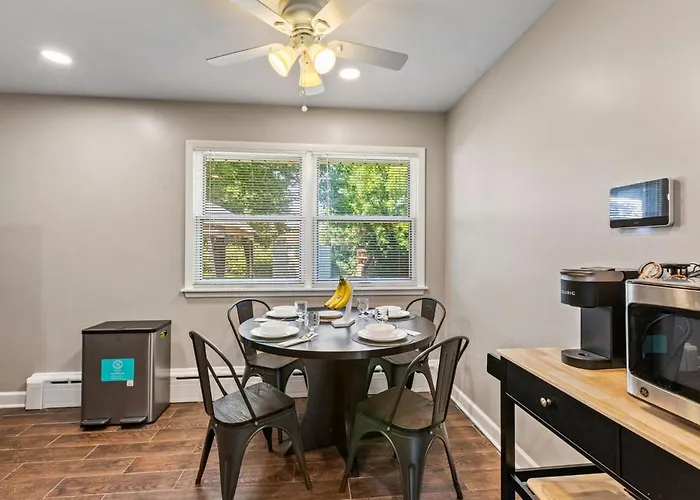 Duplex 1- Naval Base, Six Flags, Greg Petry Sportspark - Sleep 10 Waukegan