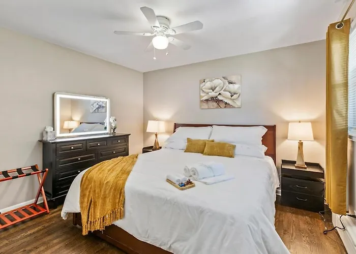Duplex 1- Naval Base, Six Flags, Greg Petry Sportspark - Sleep 10 Waukegan
