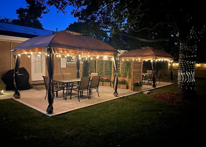 Duplex 1- Naval Base, Six Flags, Greg Petry Sportspark - Sleep 10 * Waukegan